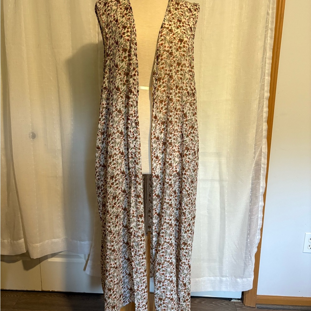 h.i.p. Floral Open-Front Vest in Cream and Brown